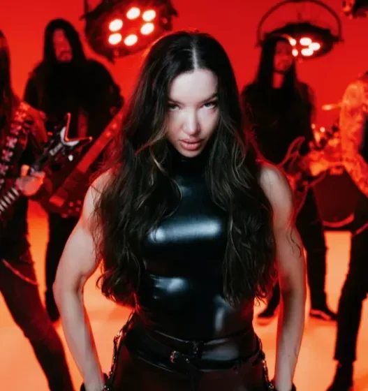 Arch Enemy presenta a Lauren Hart como nueva vocalista